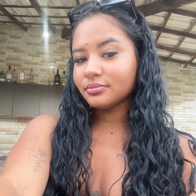 Do início ao fim, sou feita de cicatrizes e gratidão! 🦋✨Insta: crf_carolayne
