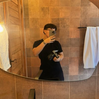 villanevexz's profile picture. art is my frame