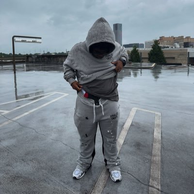 extraleek's profile picture. 22| Insta @PlayfulMalik