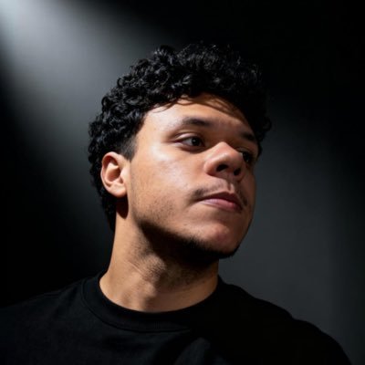 simsousantos's profile picture. 