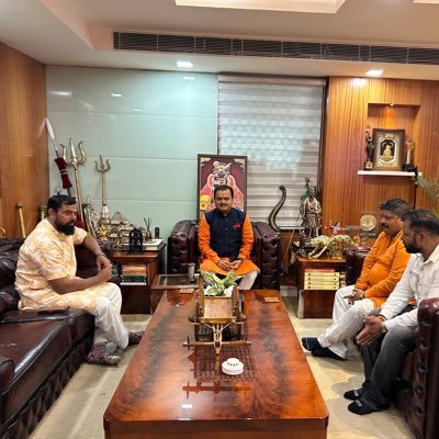 RealAzadVinod's profile picture. 🚩राष्ट्रीय अध्यक्ष, ( संस्थापक )सुदर्शन वाहिनी🚩(स्पष्टवादी योद्धा) हिन्दुओ के लिए दिल धड़कता है,हिन्दुओ की आवाज है हम ,साथ तुम्हारा देंगे बेशक जीवित रहे न रहे