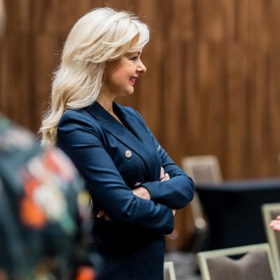 Coachteresa001's profile picture. Unternehmer 📉 | Die Welt erkunden, ein Ziel nach dem anderen 📊✈️ | Begleiten Sie mich auf dieser Reise der Fernweh 🧊🏦''🇩🇪🇺🇸