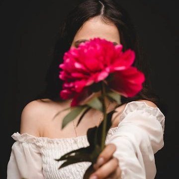 AlexiaTRamos's profile picture. ❝Cuando la lucha es a muerte; el fiel resiste... el cobarde traiciona... y el héroe combate❞.
