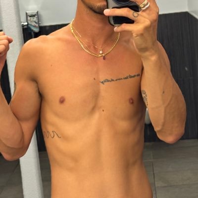 gaytechnoclub's profile picture. im either drunk or bored or horny