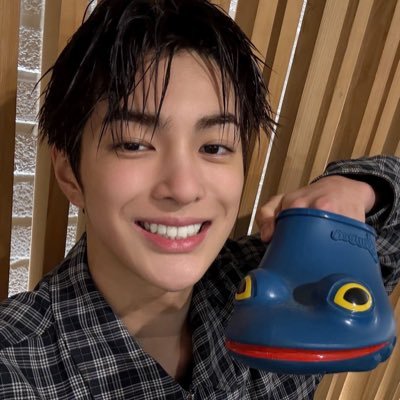 yunhocrush's profile picture. 