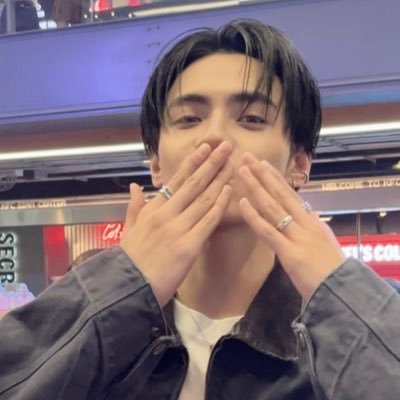 mininaeieiei's profile picture. ✿ @peemwasu_ (🐶🏀🖤) @phutatchai (🐰🏒🩷) @thaichayanon (🐕⚽️) •₊˚🍎𓂂 ⊹🪣꒰ busbecauseofyouishine ✿꒱🏀🏒🇹🇭 เจี๊ยกตุ่ย27%👀♥️ @cortis_bighit ⤴️⭐️ 27🏀🏒