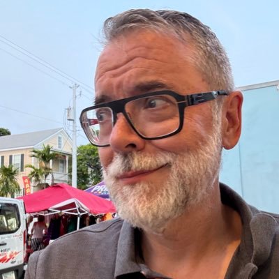 daveseuss's profile picture. Internal communications professional and proud uncle.