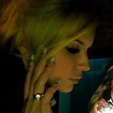 ultravio1lence's profile picture. It gets so strange living this way, i get so stressed || 16