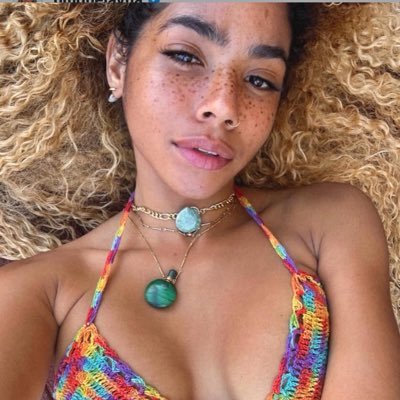 marie_halayna's profile picture. wild woman & lover of life 🛟🌱                          always on a side quest ✨