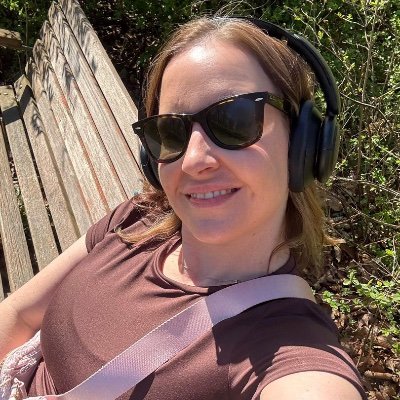 macarenhoods's profile picture. 