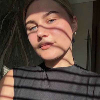 komgeorgea's profile picture. Living proof that cute and powerful can exist together ✨👑