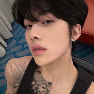 howarehue's profile picture. who else feels like ending their shit // ao3: howarehue