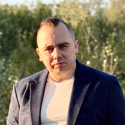 sorinsinner's profile picture. Work at my digital studio with my wife. Writing & making videos at https://t.co/Co0bVpBlUp🇺🇸 and https://t.co/kQzXkecC7O🇷🇴
Working out, sometimes with my 3 huskies.