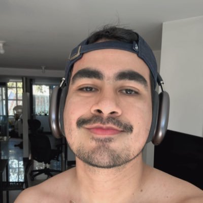 notmilo123's profile picture. —