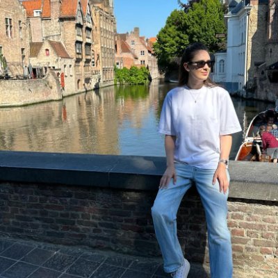 Madyson_Hou's profile picture. slow mornings, warm coffee, and city walks ☕