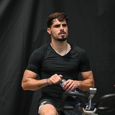 PedroNetxx's profile picture. Cuenta fake.