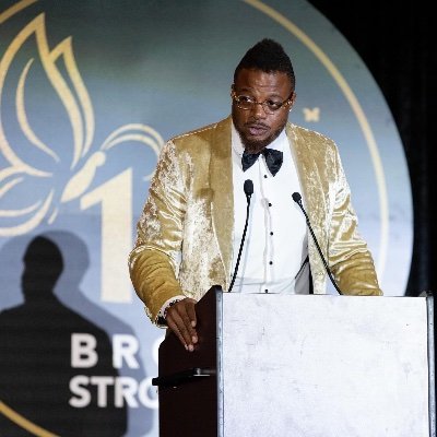 Father 💜 Journalist 📚 Tight End 🏈 
Health king ✨ -