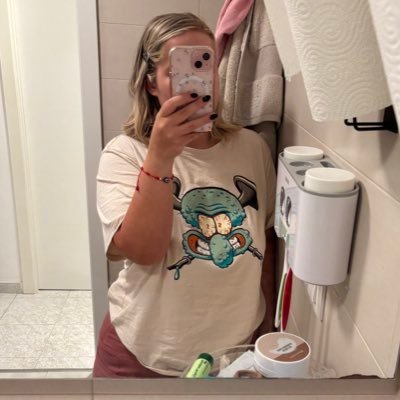 UnravelWithin's profile picture. Gracefully forged through pain