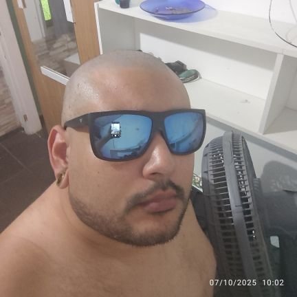 stneioz's profile picture. 