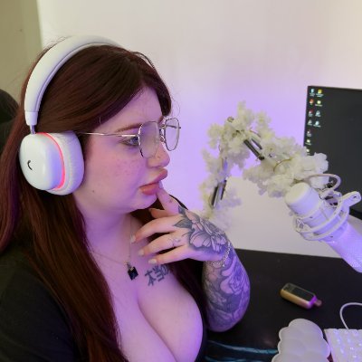 its_mae_emily's profile picture. One Horny Bad Bitch right here👑
The Hotter I get the more wetter iI become
But filthy like your thoughts, FREE page😈