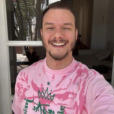 Hervalnt's profile picture. Capixaba entre SP e Rio , Neurologista e Sambista . Compositor da Estação Primeira de Mangueira 🩷💚