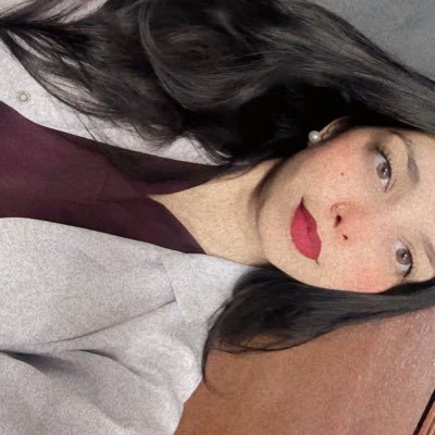 amberminahil's profile picture. MBBS’21 🇨🇳🇵🇰 | Wandering soul in scrubs | Healing people, healing myself