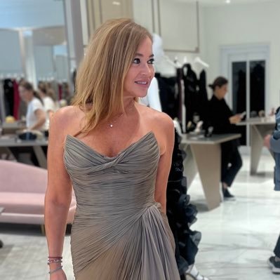 SelinBoronkays's profile picture. Boronkay Oto - Ikarus Electrobus Turkiye Yonetim Kurulu Uyesi