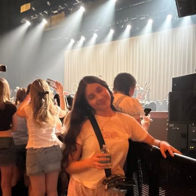 too_busydancing's profile picture. the best people in life are free