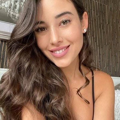 AngieVaron97865's profile picture. I’m new person here try to mingle with someone 🤎💋