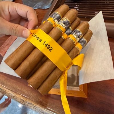 JasonFeng855441's profile picture. 我的简介不能简单介绍，可以写一部长篇小说。