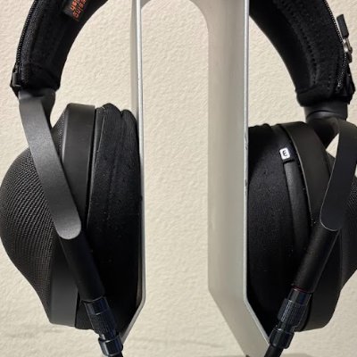 michihito_hp's profile picture. ヘッドホンオタです。PC(Easy Effects) USB→ S.M.S.L D400EX→Mogami2534 →Luxman P-750u mk II→MUC-B20SB2+4pinXLR 4.4mm変換→MDR-Z1R https://t.co/gDoJh6GOWn