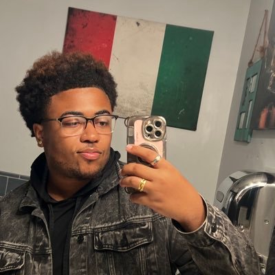 theperfect_tone's profile picture. 22.D(M)V; artist/pop enthusiast. Eternal Sunshine: Track 6 Stream AAA🗝️♥️