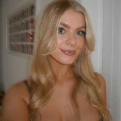 caitlinnm11's profile picture. 