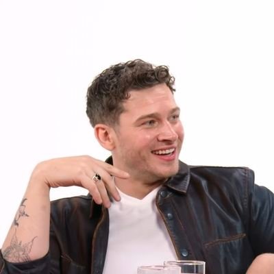 MustacheEddie1's profile picture. I write Buddie smut and defend Eddie’s mustache