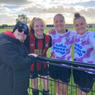 JonathanWe29313's profile picture. 