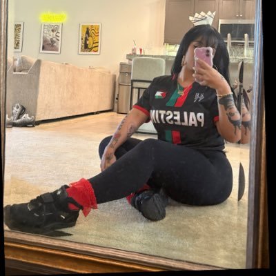 @HennyKicksIt