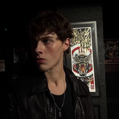 LUXXST4R's profile picture. no one's gonna save you now, so you better save yourself. ℱ