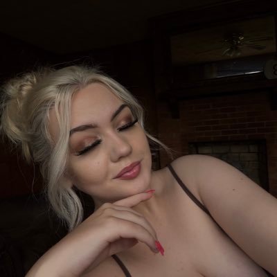 luvvmepink's profile picture. 18+ • dm’s for buyers only