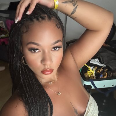 aribanksssss's profile picture. 