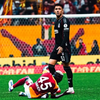 AkayraKr's profile picture. SEVİLMEK İÇİN SEVMEDİK🖤🤍🦅🦅