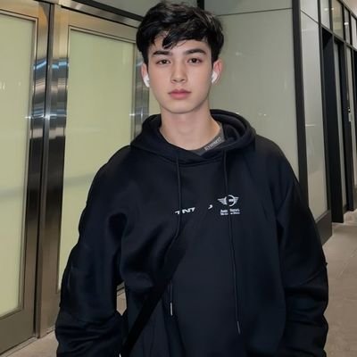 David190697's profile picture. 