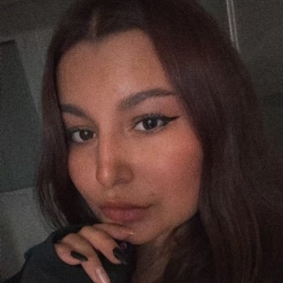 @eviefoxiee