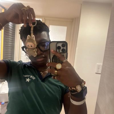 nomamgirl's profile picture. too gay to function 🫰🏿