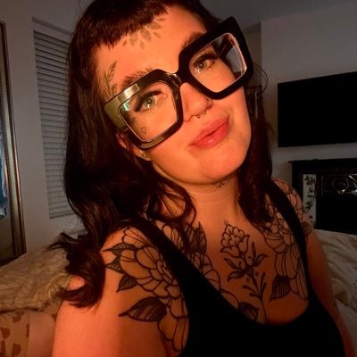 ToryOrTori's profile picture. I decorate skin & can make a sexy coffee