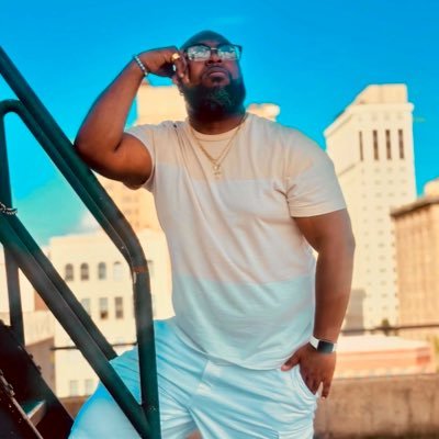 SirJSmith's profile picture. ✧˖° southern gent • love God, bama football, eagles and starbucks ˖° ✧