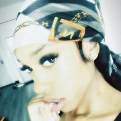 aaliyahleai's profile picture. out the way.