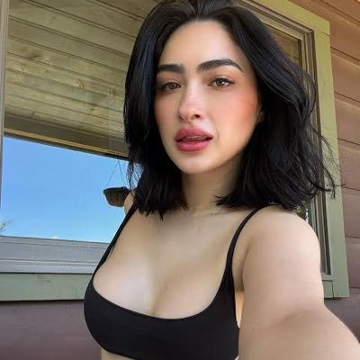 Mary2050j's profile picture. 