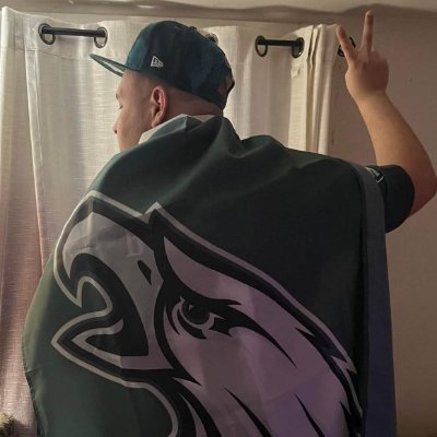 devonbu29289798's profile picture. I'm just your everyday tall big bald headed bisexual who like to scroll on this app........
flyeaglefly...okbluejay......wethenorth...goleafsgo