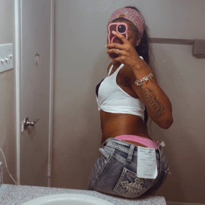 bitchthatsnaee's profile picture. Girl Mom🧸💕