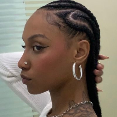 querayva's profile picture. 